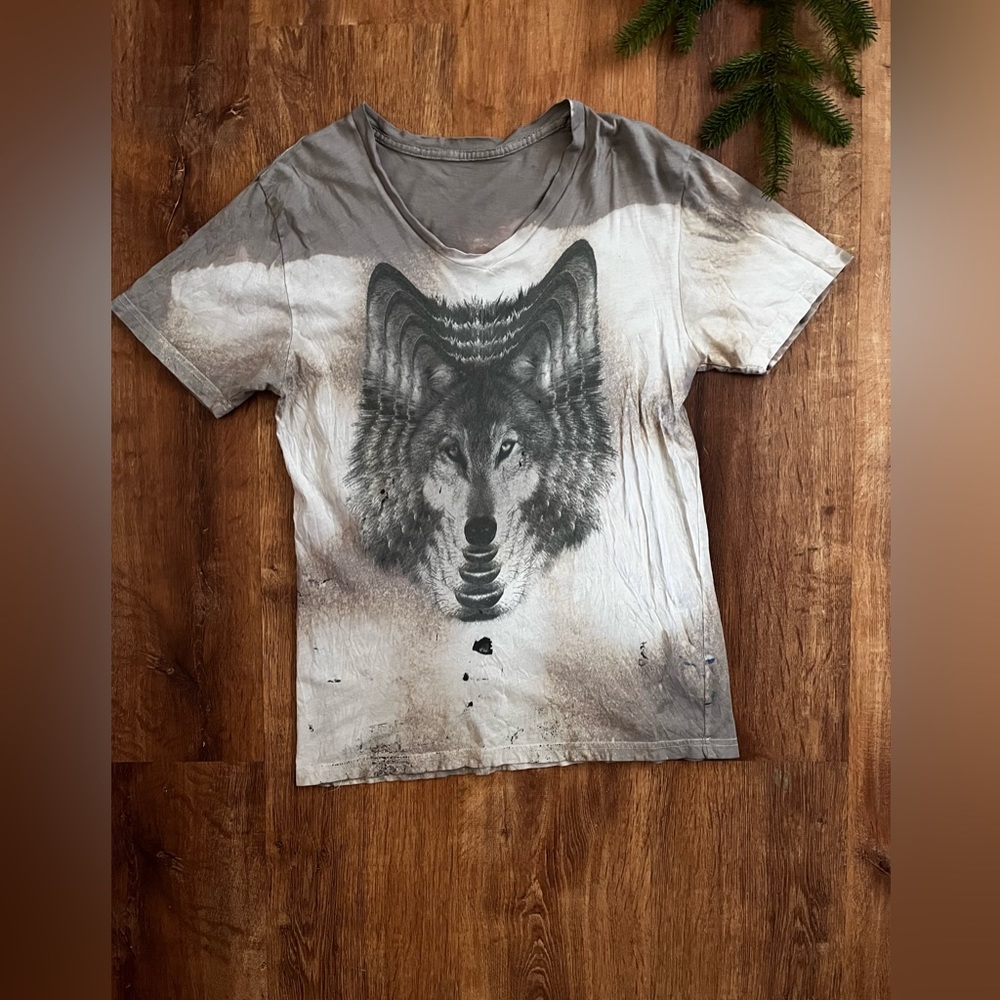 Wolf 🐺Graphic Tee shirt